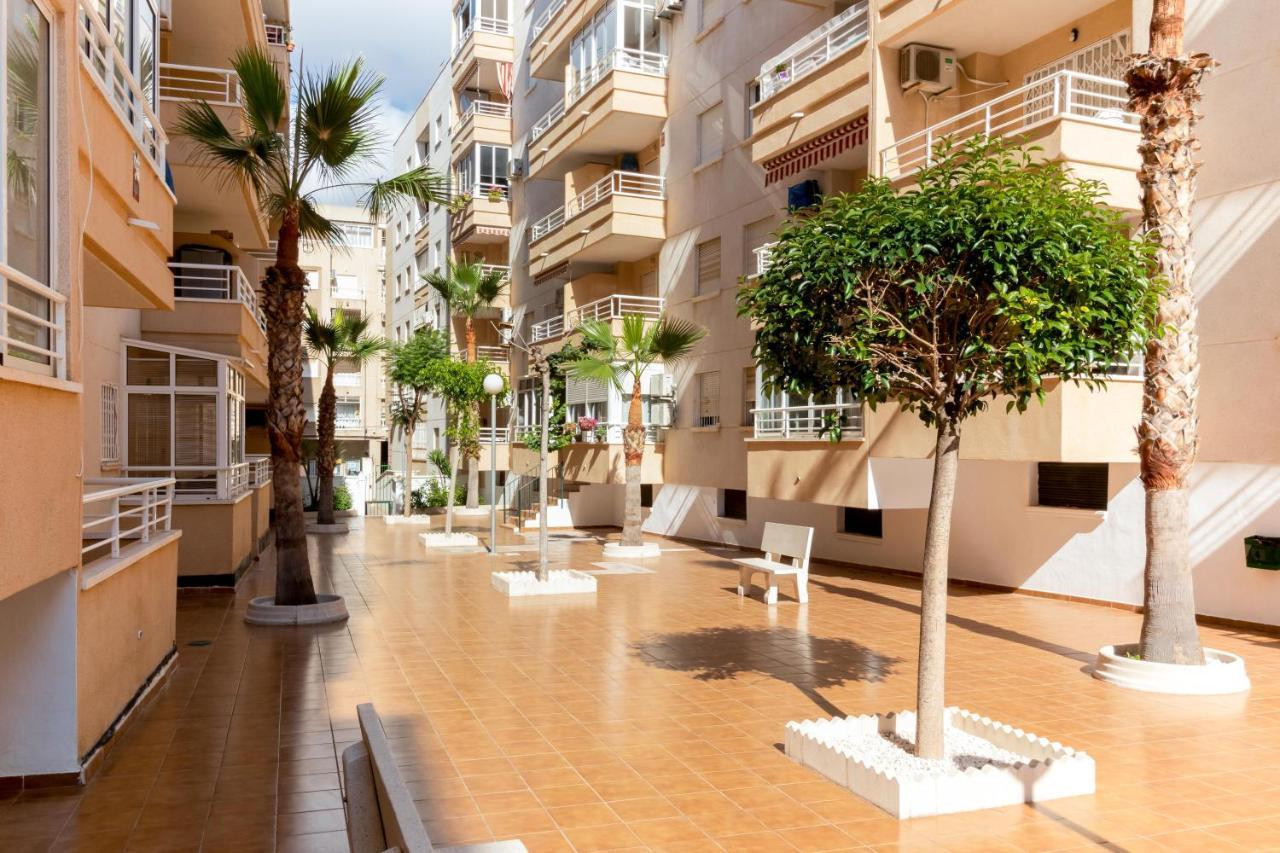 Piso En El Centro Apartment Torrevieja Exterior photo